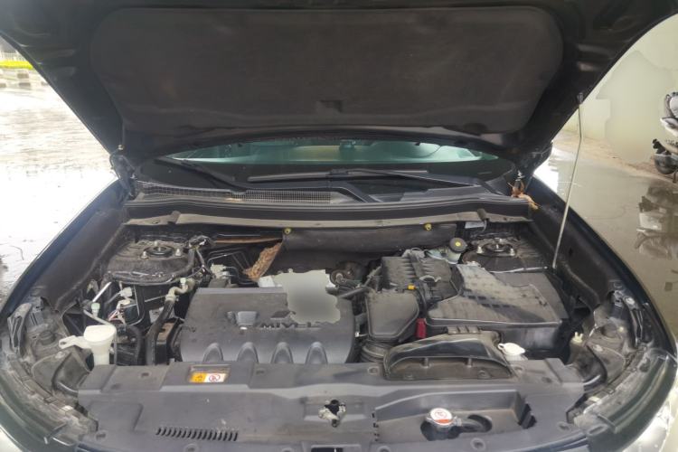 Used Mitsubishi Outlander 2016 2.4L 4x4 Luxury Edition 7-Seater Engine Bay