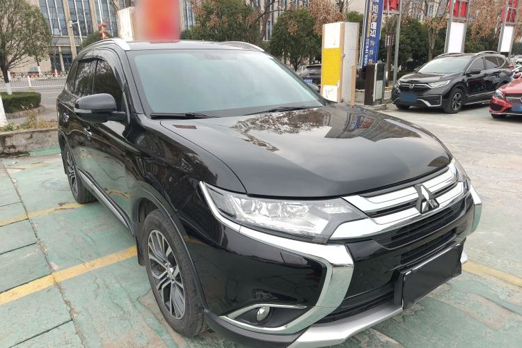 Used Mitsubishi Outlander 2016 2.4L 4x4 Elite Edition 7-Seater Exterior 1