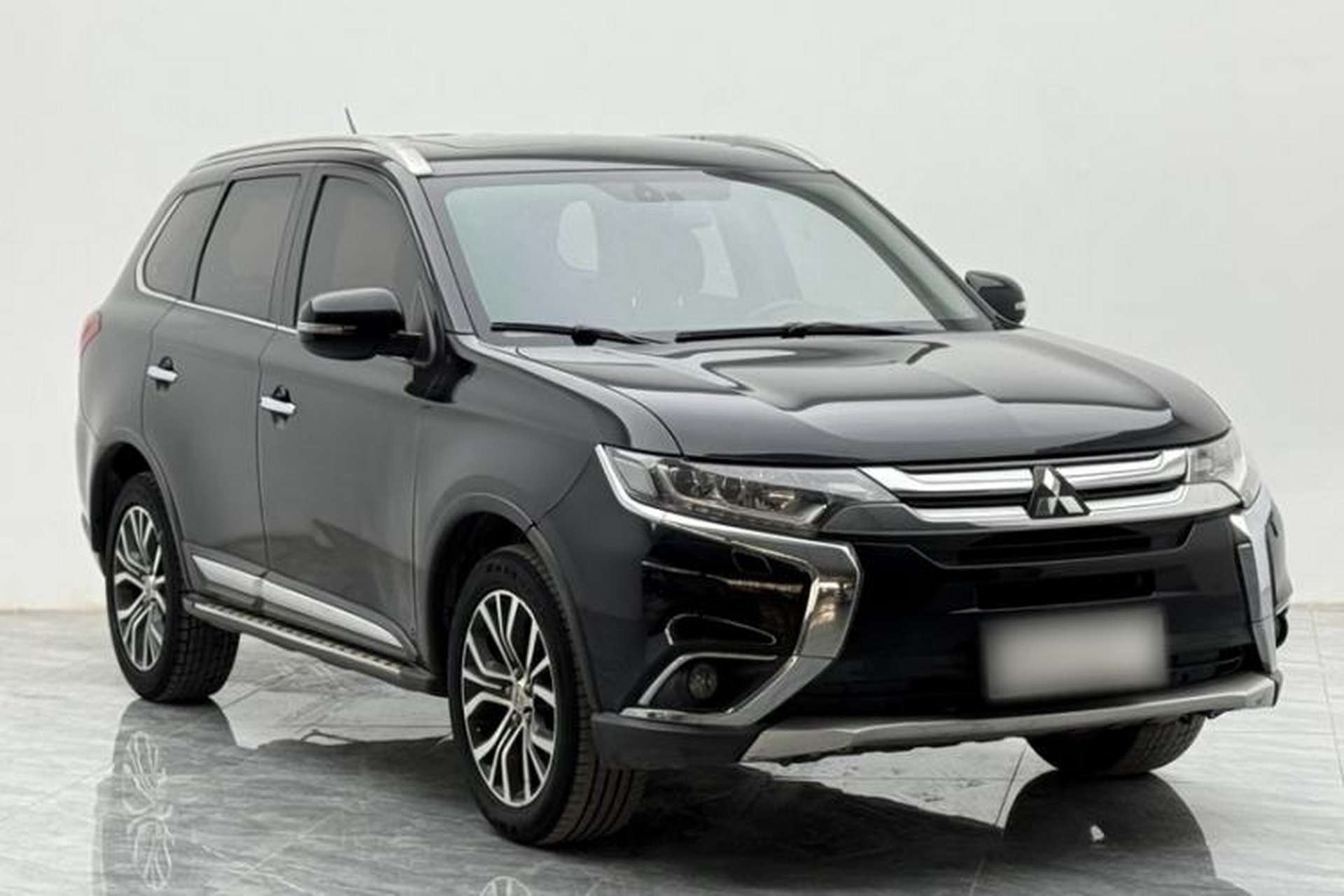 Used Mitsubishi Outlander 2016 2.4L 4x4 Luxury Edition 7-Seater Exterior 1
