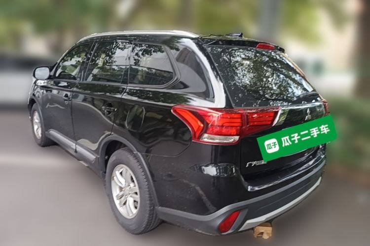 Used Mitsubishi Outlander 2016 2.0L Two-Wheel Drive Fashion Edition 5 Seats Exterior 3