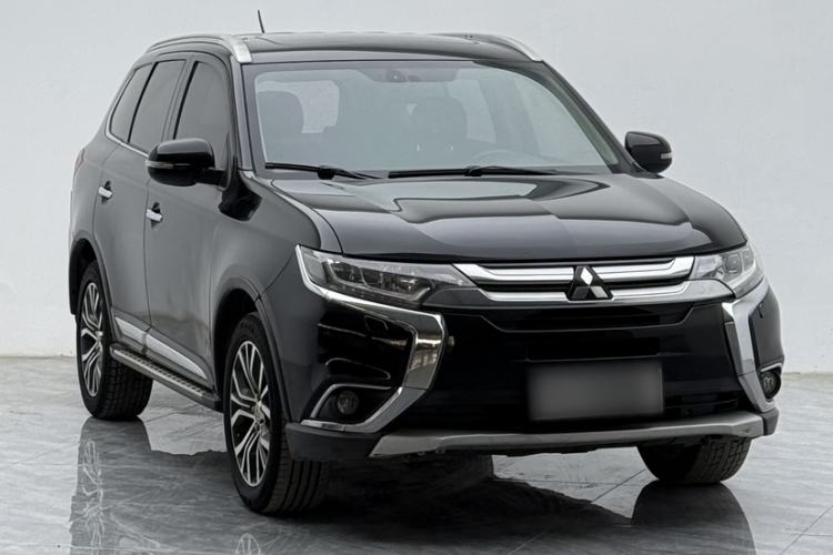 Used Mitsubishi Outlander 2016 2.4L 4x4 Luxury Edition 7-Seater Exterior 3