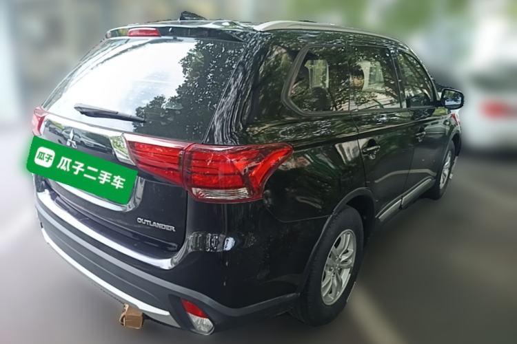 Used Mitsubishi Outlander 2016 2.0L Two-Wheel Drive Fashion Edition 5 Seats Exterior 5
