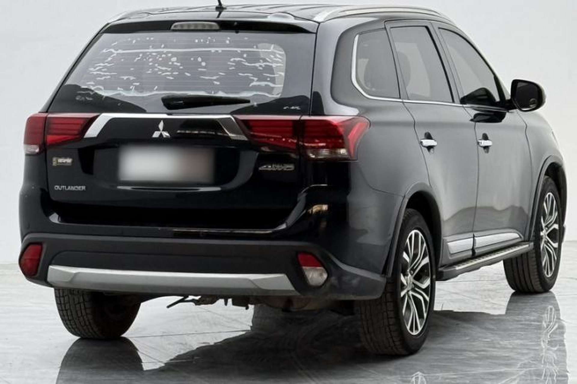 Used Mitsubishi Outlander 2016 2.4L 4x4 Luxury Edition 7-Seater Exterior 5