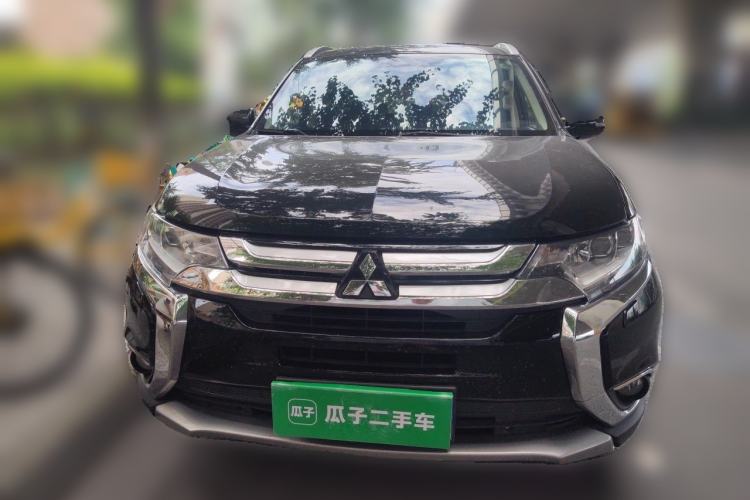 Used Mitsubishi Outlander 2016 2.4L 4x4 Elite Edition 7-Seater Front