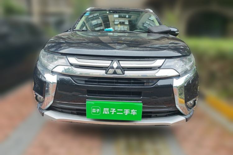 Used Mitsubishi Outlander 2016 2.4L 4x4 Prestige Edition 7-Seater Front