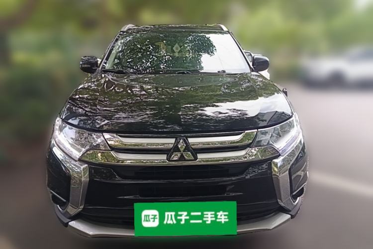 Used Mitsubishi Outlander 2016 2.0L Two-Wheel Drive Fashion Edition 5 Seats Front