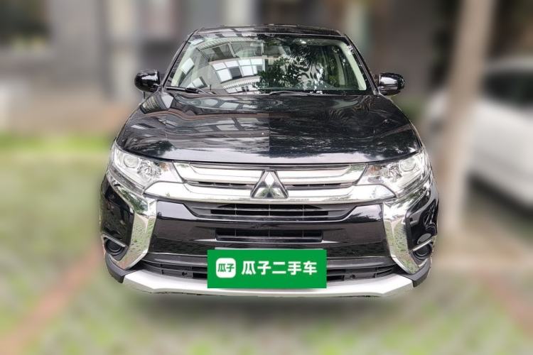 Used Mitsubishi Outlander 2016 2.0L Two-Wheel Drive Fashion Edition 5 Seats Front