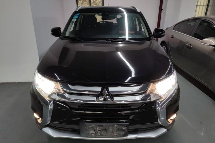Used Mitsubishi Outlander 2016 2.4L 4x4 Elite Edition 5 Seats Front