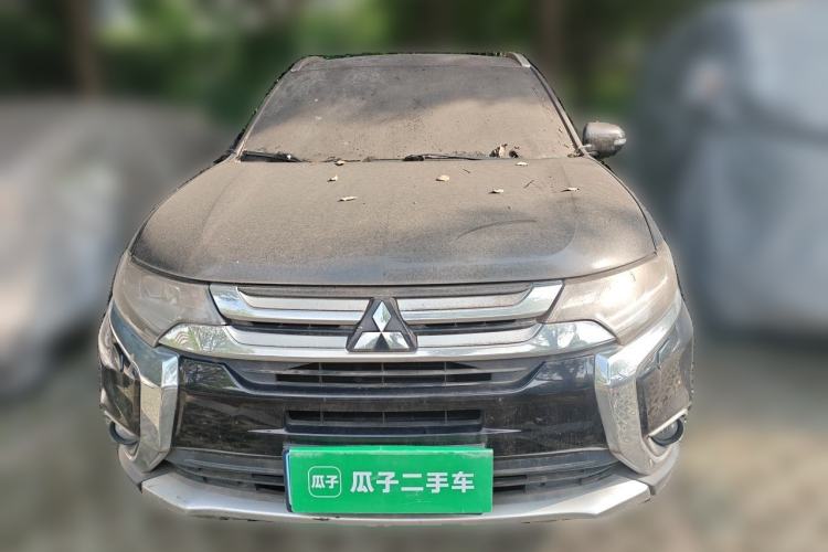 Used Mitsubishi Outlander 2016 2.4L 4x4 Luxury Edition 7-Seater Front