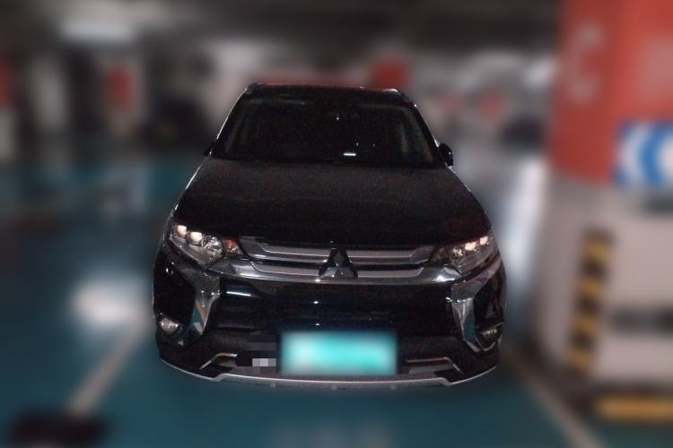 Used Mitsubishi Outlander 2016 2.4L 4x4 Luxury Edition 7-Seater Front