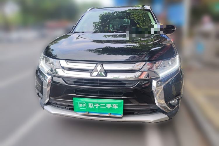Used Mitsubishi Outlander 2016 2.4L 4x4 Luxury Edition 7-Seater Front