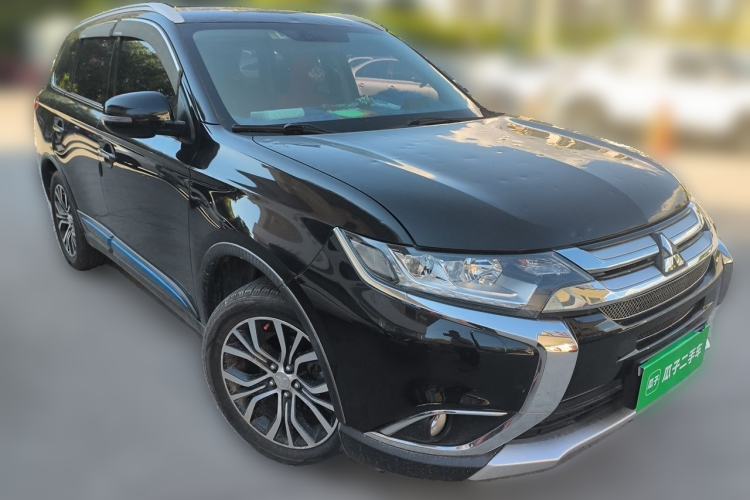 Used Mitsubishi Outlander 2016 2.4L 4x4 Elite Edition 5 Seats Front Right 45 Deg