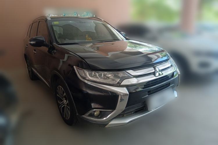 Used Mitsubishi Outlander 2016 2.4L 4x4 Elite Edition 5 Seats Front Right 45 Deg