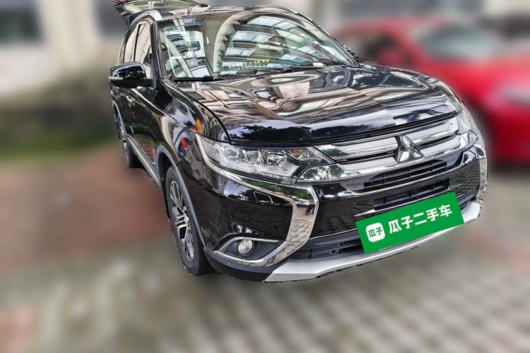 Used Mitsubishi Outlander 2016 2.4L 4x4 Elite Edition 5 Seats Front Right 45 Deg