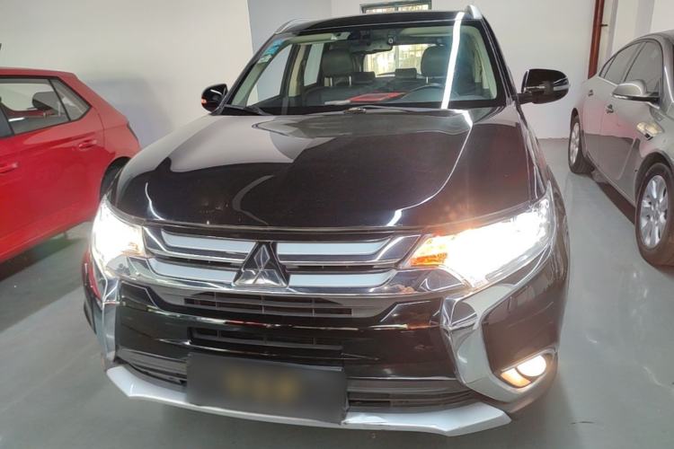 Used Mitsubishi Outlander 2016 2.4L 4x4 Elite Edition 5 Seats Front