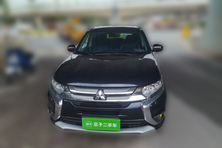 Used Mitsubishi Outlander 2016 2.4L 4x4 Luxury Edition 7-Seater Front