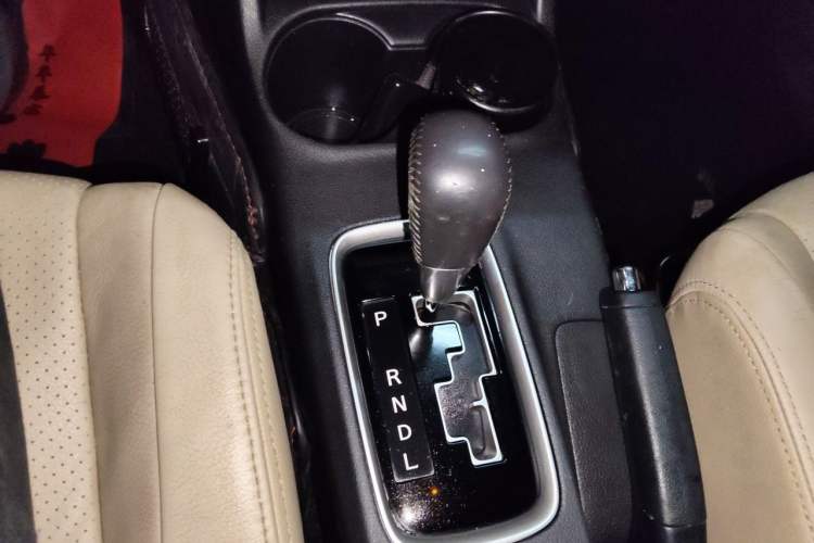 Used Mitsubishi Outlander 2016 2.4L 4x4 Elite Edition 5 Seats Gear Lever