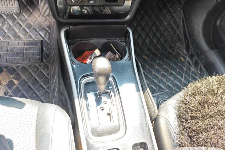 Used Mitsubishi Outlander 2016 2.4L 4x4 Elite Edition 5 Seats Gear Lever