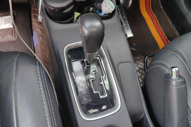 Used Mitsubishi Outlander 2016 2.4L 4x4 Elite Edition 5 Seats Gear Lever