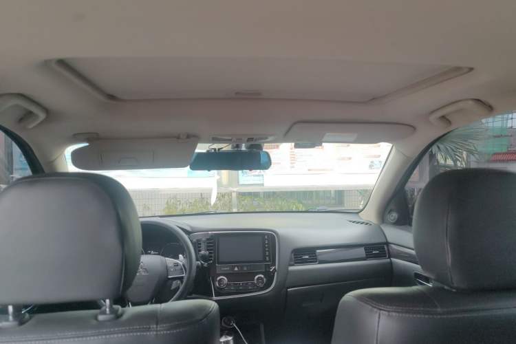 Used Mitsubishi Outlander 2016 2.4L 4x4 Luxury Edition 7-Seater Headliner