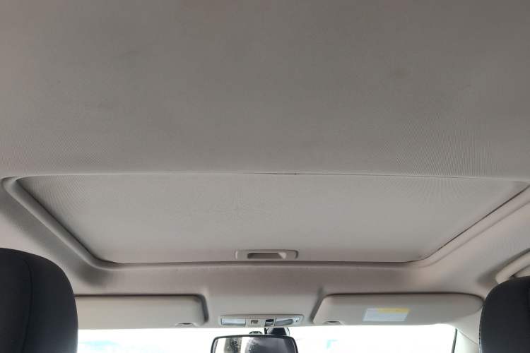 Used Mitsubishi Outlander 2016 2.4L 4x4 Elite Edition 7-Seater Headliner
