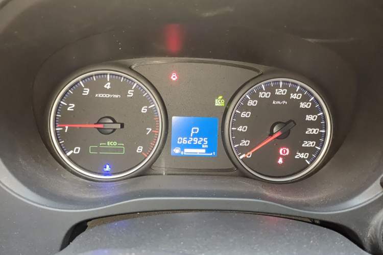 Used Mitsubishi Outlander 2016 2.0L Two-Wheel Drive Fashion Edition 5 Seats Instrument Cluster