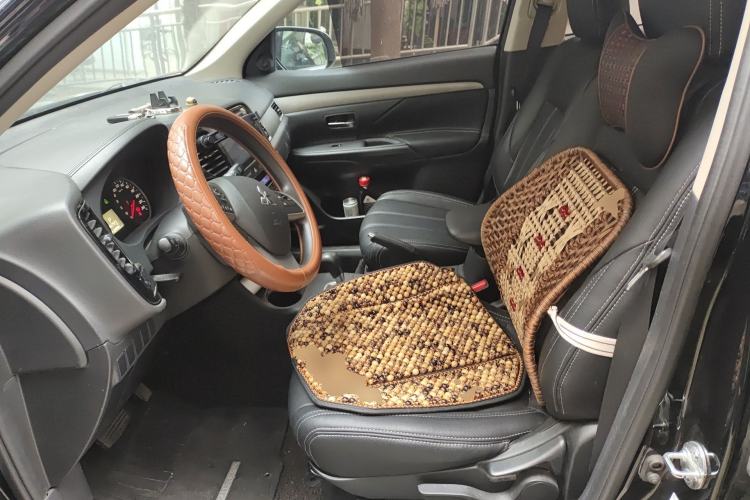 Used Mitsubishi Outlander 2016 2.0L Two-Wheel Drive Fashion Edition 5 Seats Left Front Seat