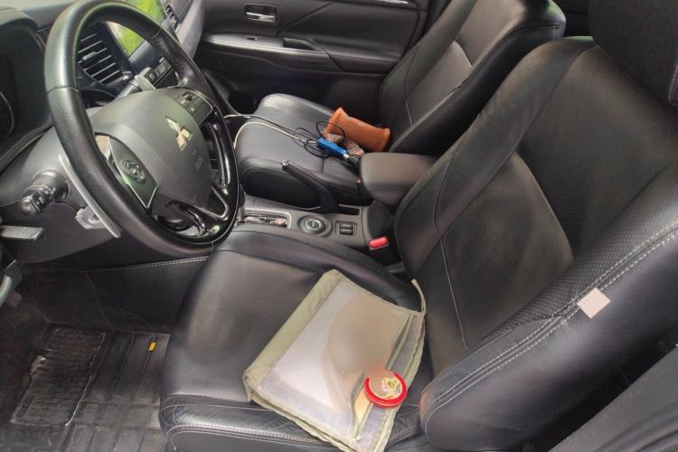 Used Mitsubishi Outlander 2016 2.4L 4x4 Elite Edition 7-Seater Left Front Seat