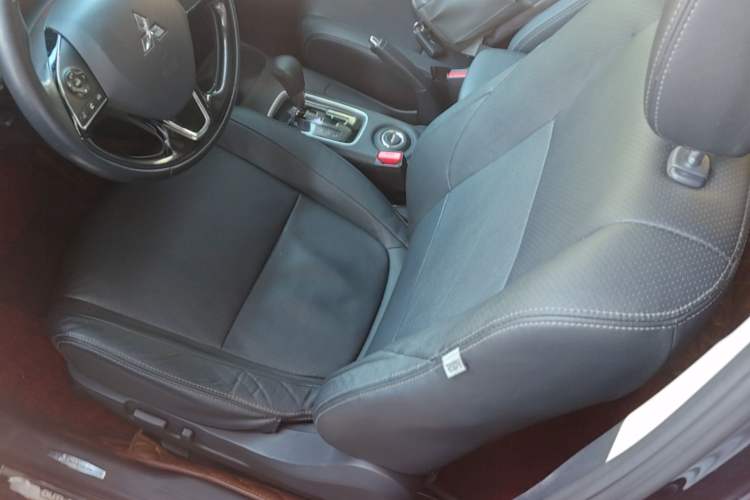 Used Mitsubishi Outlander 2016 2.4L 4x4 Elite Edition 5 Seats Left Front Seat