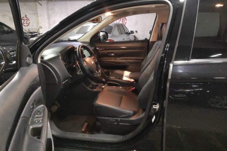 Used Mitsubishi Outlander  Left Front Seat