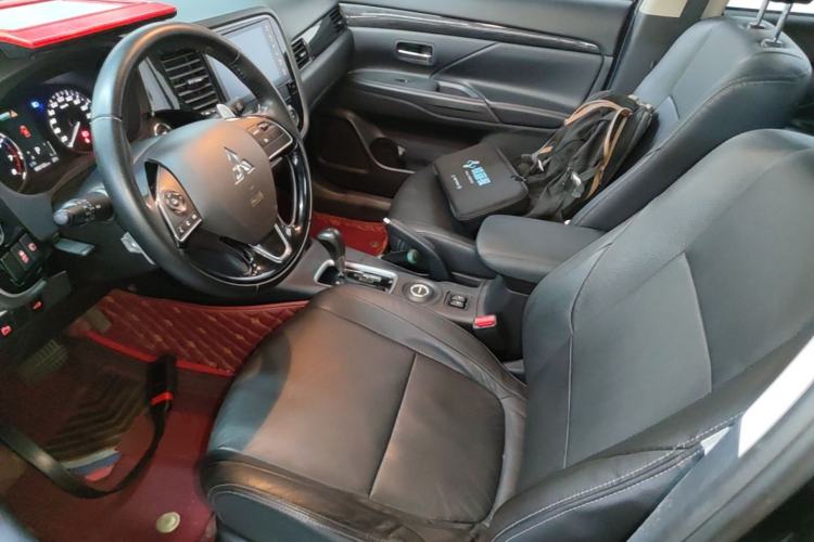 Used Mitsubishi Outlander 2016 2.4L 4x4 Elite Edition 5 Seats Left Front Seat
