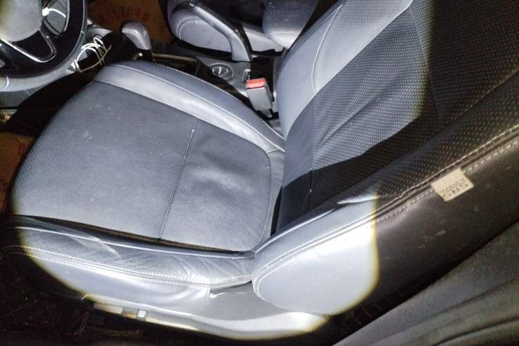 Used Mitsubishi Outlander 2016 2.4L 4x4 Luxury Edition 7-Seater Left Front Seat