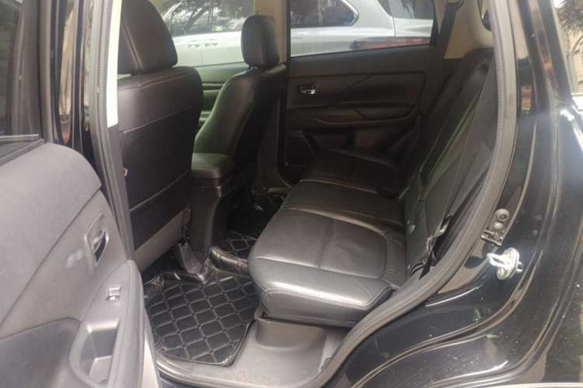 Used Mitsubishi Outlander 2016 2.4L 4x4 Elite Edition 5 Seats Left Rear Seat