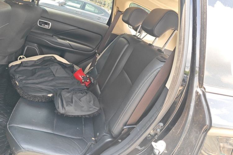 Used Mitsubishi Outlander 2016 2.4L 4x4 Elite Edition 5 Seats Left Rear Seat