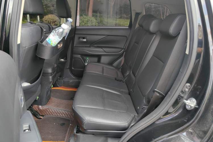 Used Mitsubishi Outlander 2016 2.4L 4x4 Elite Edition 5 Seats Left Rear Seat