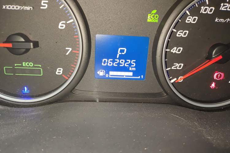 Used Mitsubishi Outlander 2016 2.0L Two-Wheel Drive Fashion Edition 5 Seats Odometer Close Up