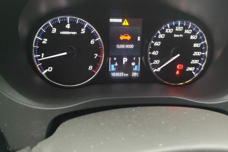 Used Mitsubishi Outlander 2016 2.4L 4x4 Prestige Edition 7-Seater Odometer Close Up