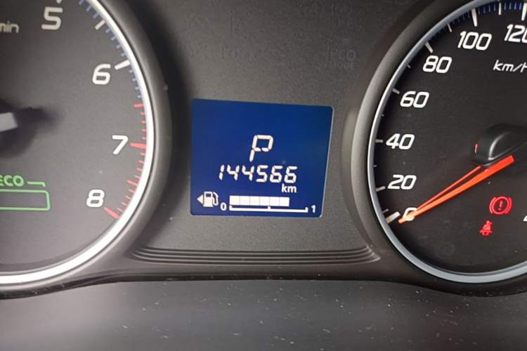 Used Mitsubishi Outlander 2016 2.0L Two-Wheel Drive Fashion Edition 5 Seats Odometer Close Up