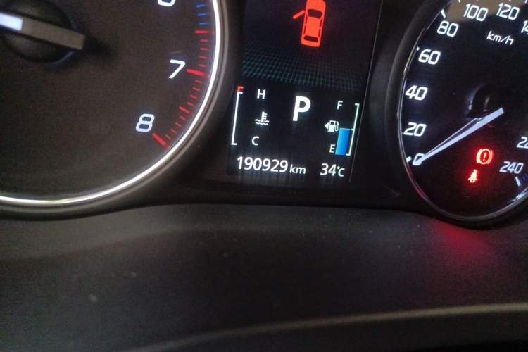 Used Mitsubishi Outlander 2016 2.4L 4x4 Elite Edition 5 Seats Odometer Close Up