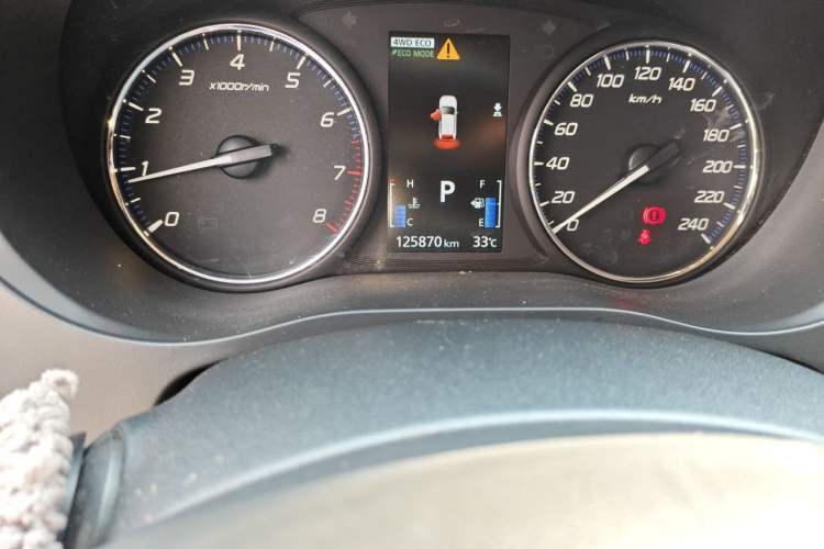 Used Mitsubishi Outlander 2016 2.4L 4x4 Elite Edition 5 Seats Odometer Close Up