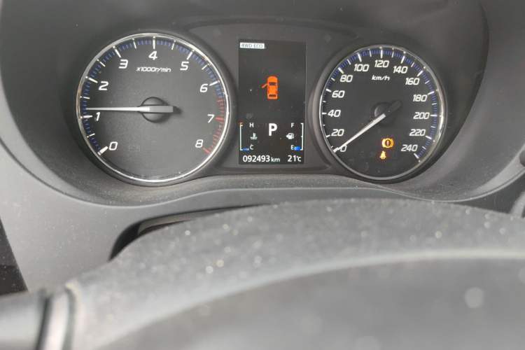 Used Mitsubishi Outlander 2016 2.4L 4x4 Elite Edition 5 Seats Odometer Close Up