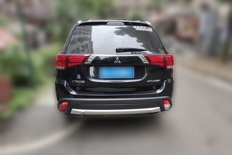 Used Mitsubishi Outlander 2016 2.0L Two-Wheel Drive Fashion Edition 5 Seats Rear