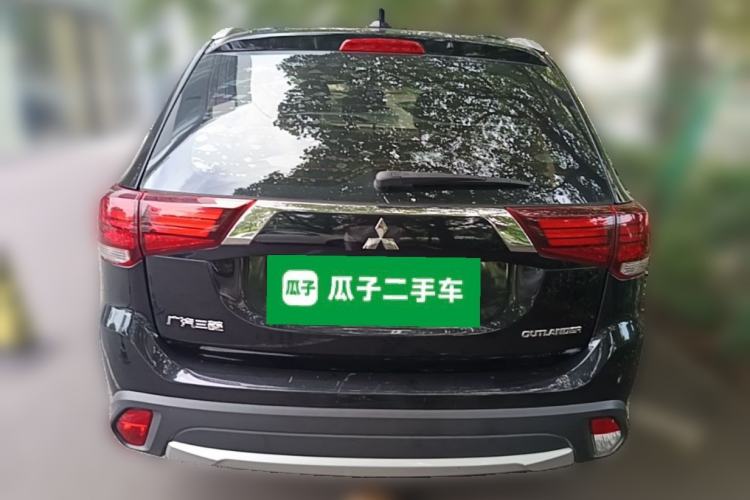 Used Mitsubishi Outlander 2016 2.0L Two-Wheel Drive Fashion Edition 5 Seats Rear