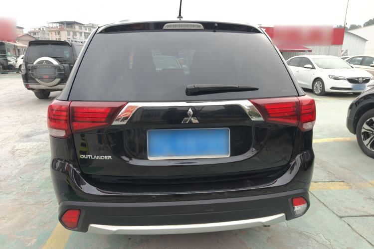 Used Mitsubishi Outlander 2016 2.4L 4x4 Elite Edition 7-Seater Rear