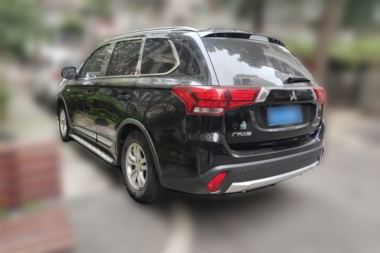 Used Mitsubishi Outlander 2016 2.0L Two-Wheel Drive Fashion Edition 5 Seats Rear Left 45 Deg