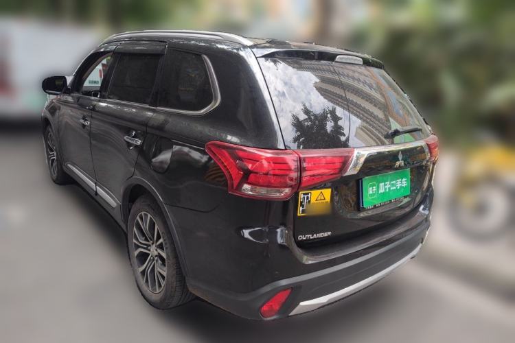 Used Mitsubishi Outlander 2016 2.4L 4x4 Elite Edition 7-Seater Rear Left 45 Deg
