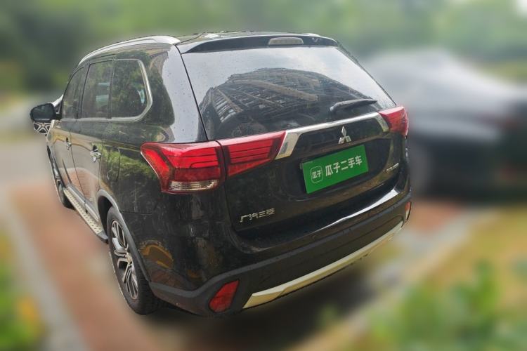 Used Mitsubishi Outlander 2016 2.4L 4x4 Prestige Edition 7-Seater Rear Left 45 Deg