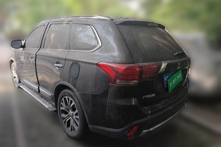 Used Mitsubishi Outlander 2016 2.4L 4x4 Luxury Edition 7-Seater Rear Left 45 Deg
