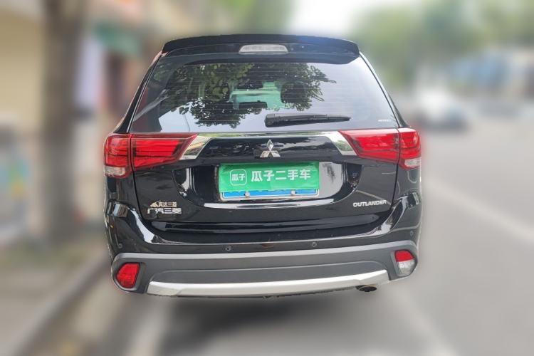 Used Mitsubishi Outlander 2016 2.4L 4x4 Luxury Edition 7-Seater Rear