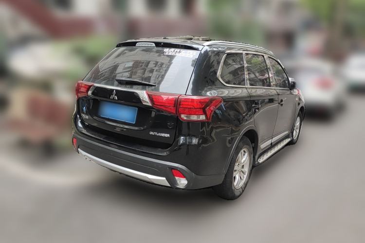 Used Mitsubishi Outlander 2016 2.0L Two-Wheel Drive Fashion Edition 5 Seats Rear Right 45 Deg
